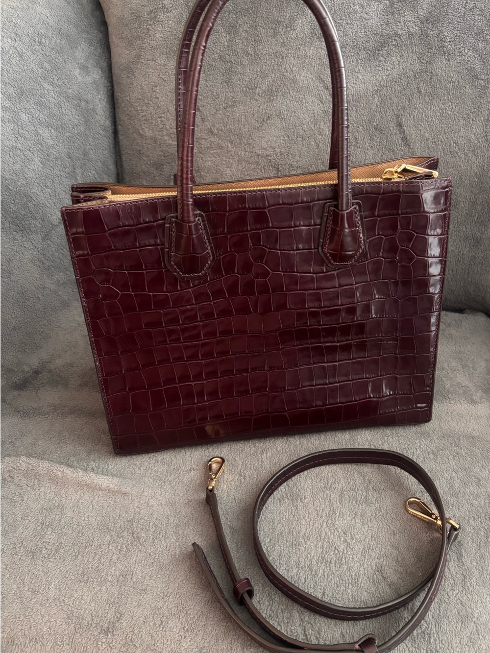 HOT DEAL!! NEW!Gorgeous Michael Kors Croc-Embossed Satchel in Burgundy with gold - Picture 4 of 14
